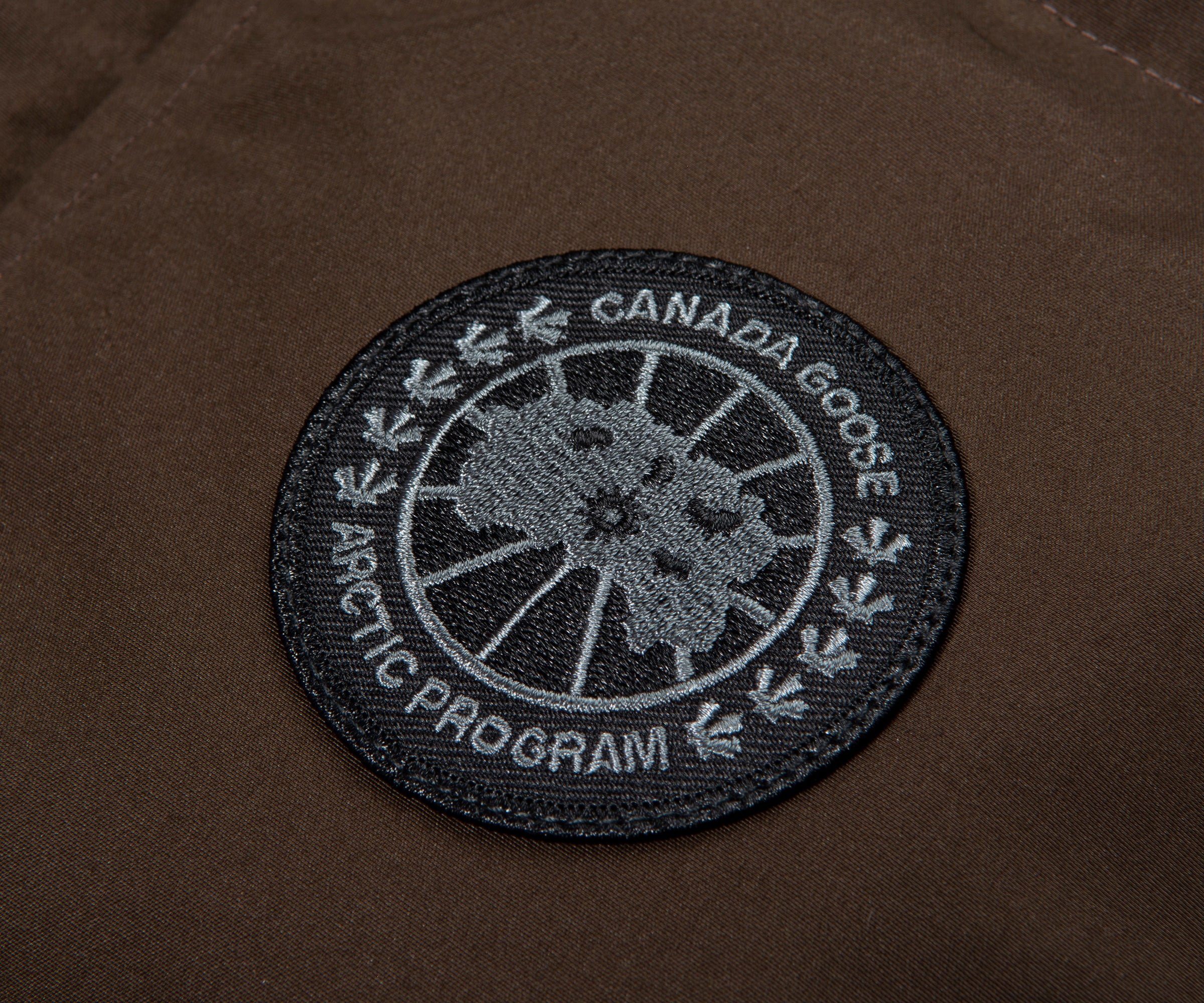 Canada Goose Chocolate Garson Black Badge Gilet - Image 4